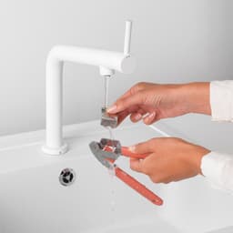 Brabantia TASTY+ Terracotta Pink Garlic Press image 3
