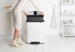 Brabantia Bo Pedal Bin 60 Ltr White image 3