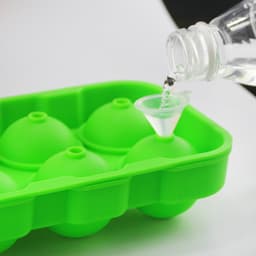 Mr. Chef 8 Hole Round Ice Cube Mould Green image 2